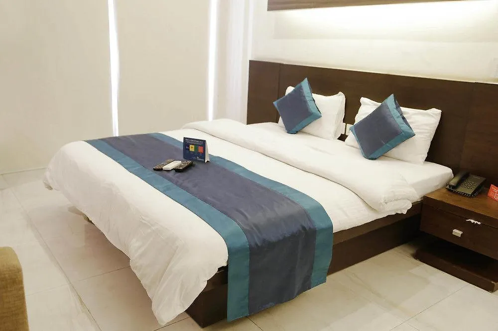 *** Отель Fabhotel Phase 4 Galleria Гургаон Индия